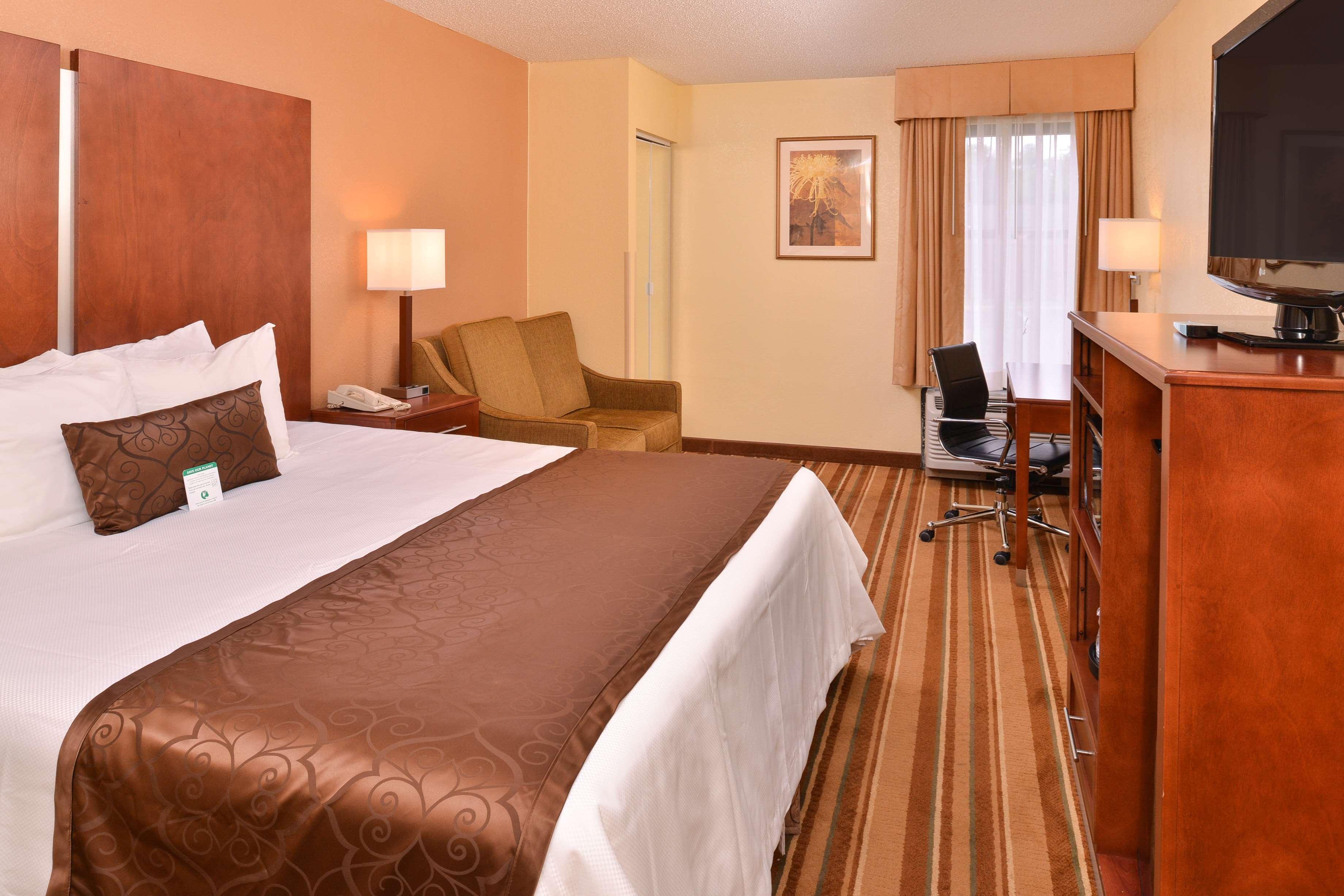 Best Western Plus Richmond Sandston Exterior photo