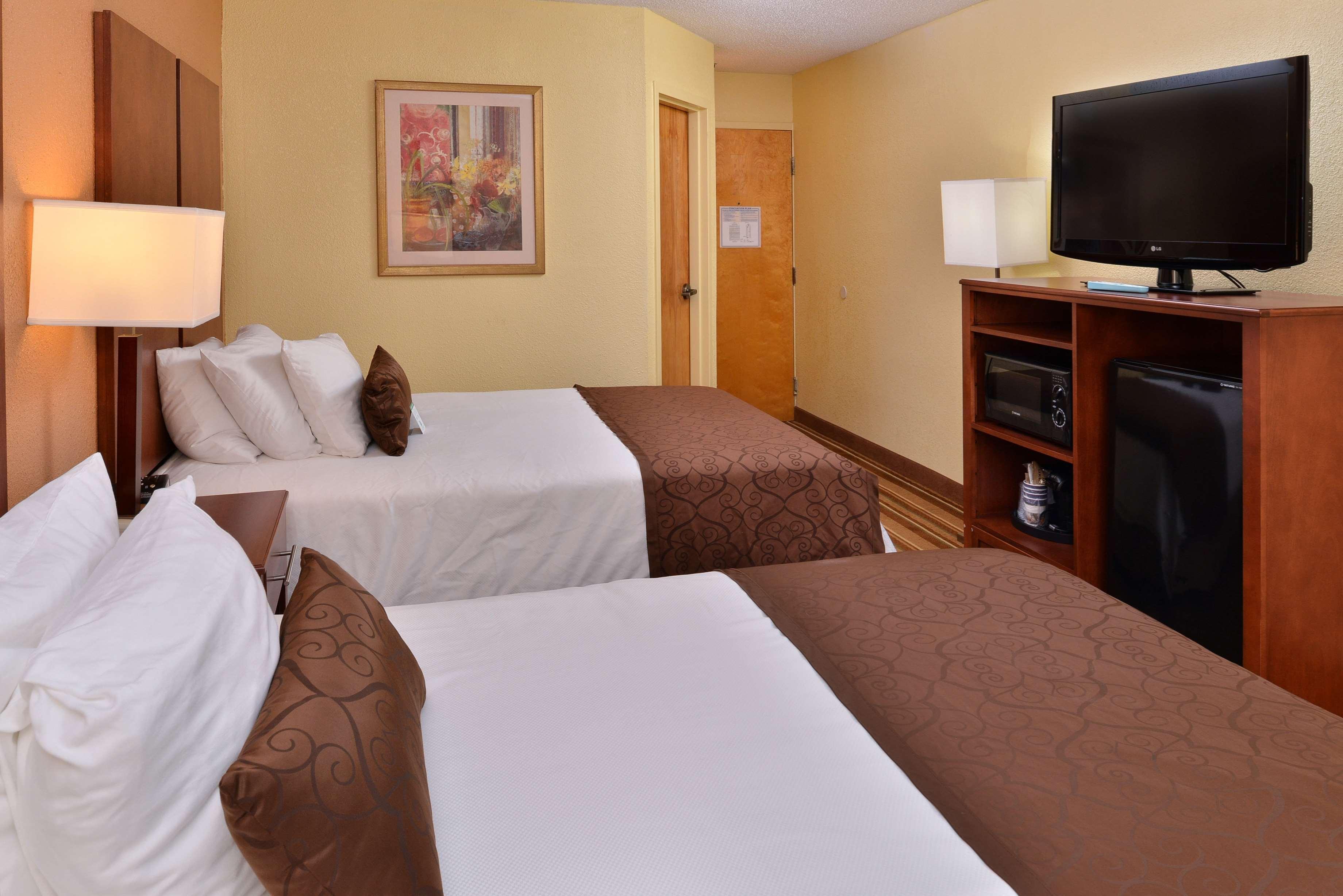 Best Western Plus Richmond Sandston Exterior photo