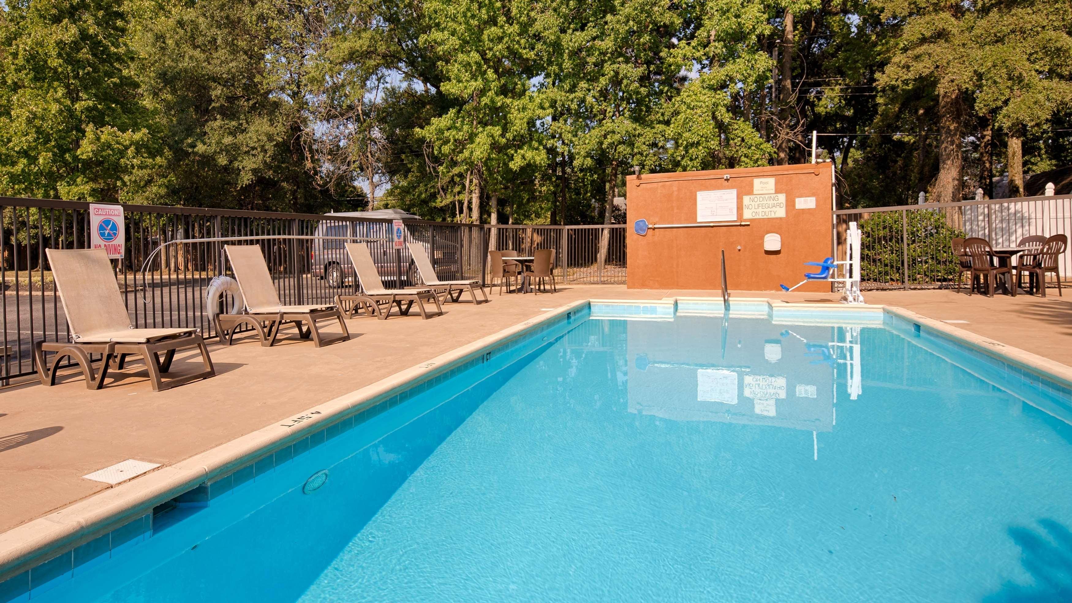 Best Western Plus Richmond Sandston Exterior photo